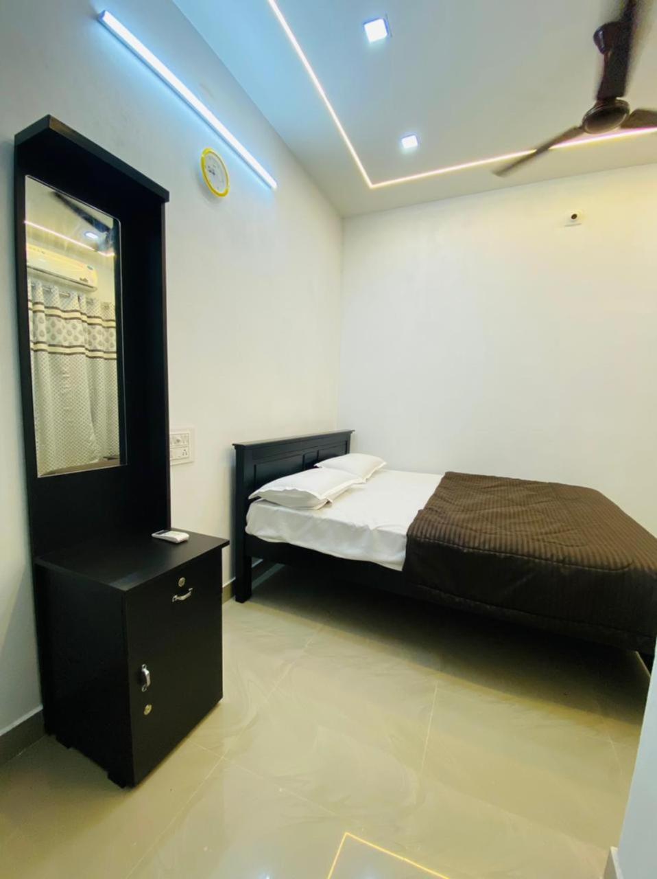 Hotel The Ocean View Ullāl Exterior foto